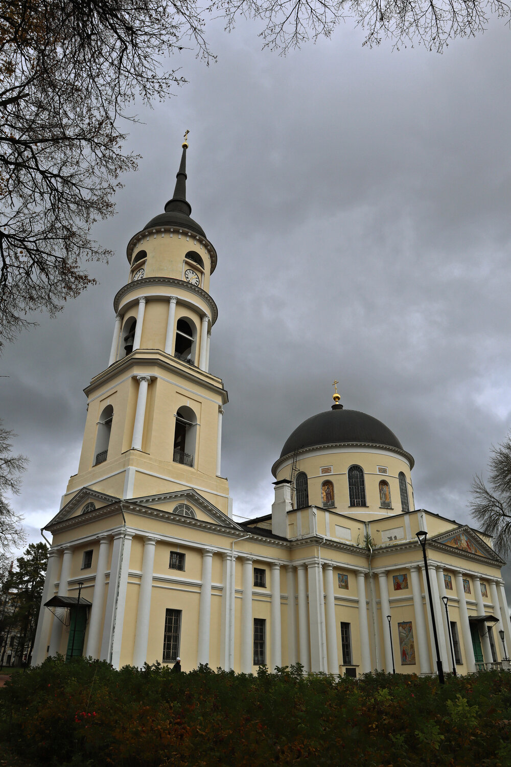 свято троицкий кафедральный собор калуга, калужский свято-троицкий кафедральный собор, свято-троицкий собор калуга, троицкий собор калуга, троицкий кафедральный собор