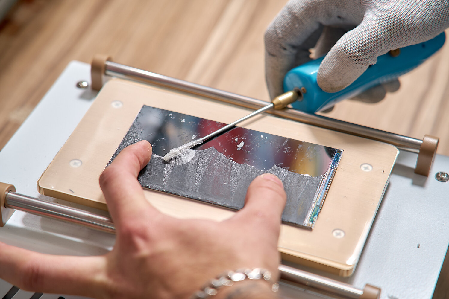переклеивание стекла iphone, замена стекла iphone, техника, изготовление, процесс