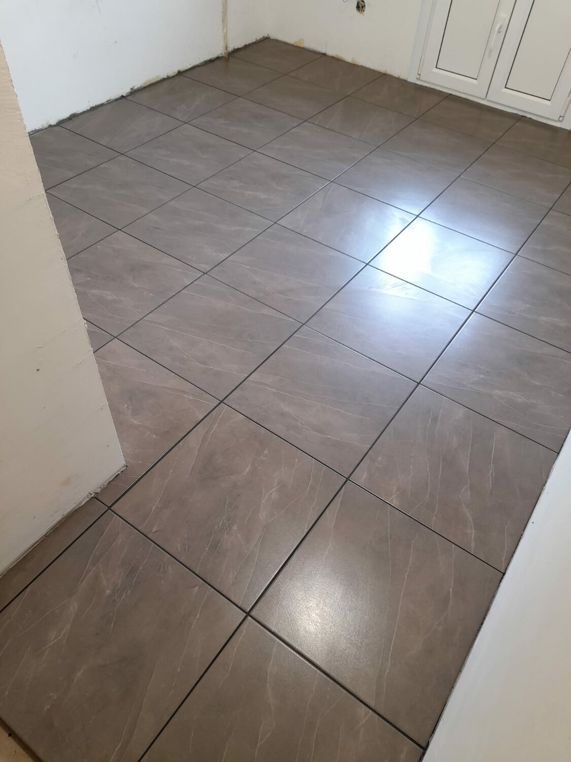 плитка пол, керамическая плитка на пол, укладка керамической плитки, кладка плитки, плитка