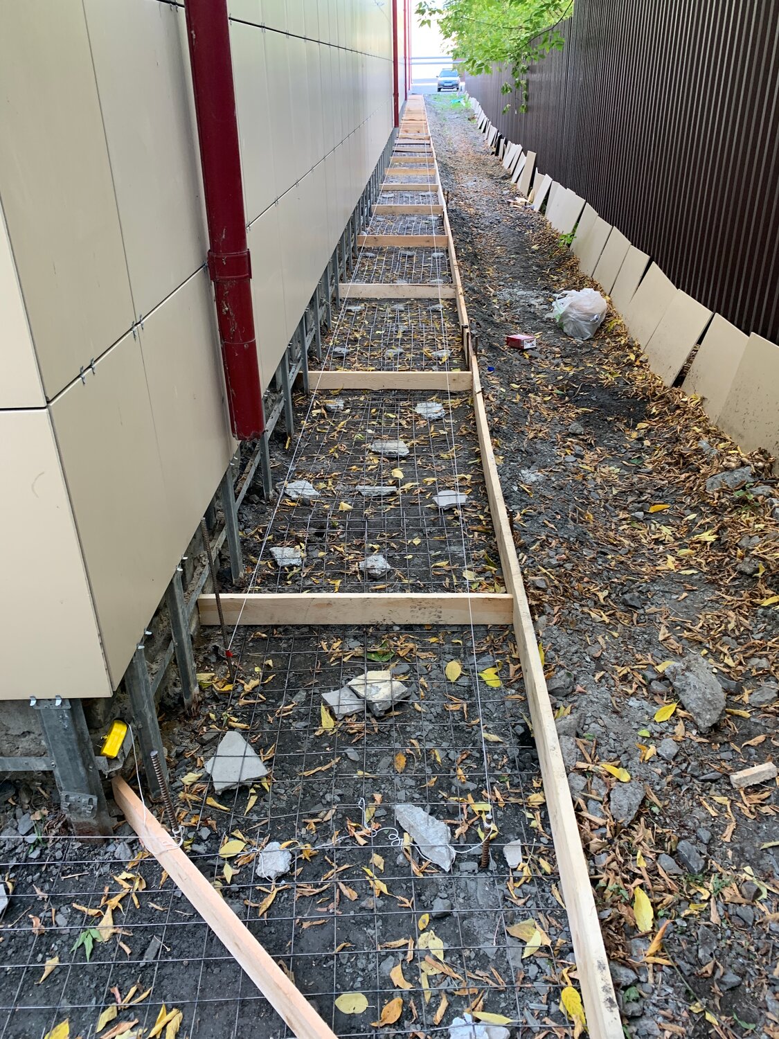 отмостка, отмостка дома, монтаж отмостки, отмостка вокруг дома своими руками из бетона, армировка отмостки