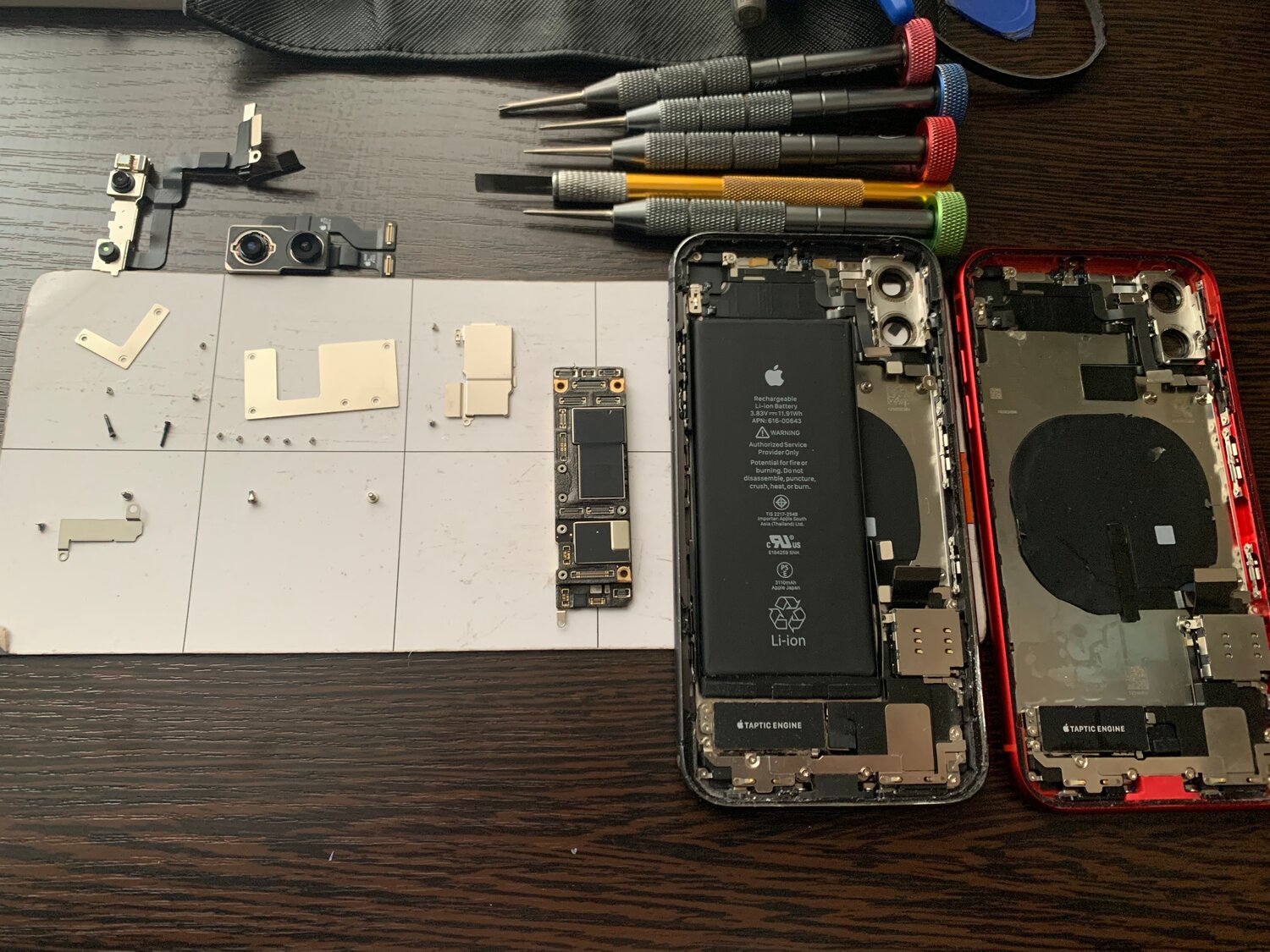 разобранный айфон, ремонт айфона, вай фай модуль айфон 7, ремонт iphone, плата iphone 7