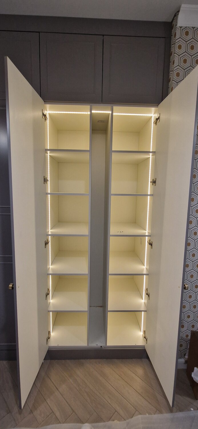 шкаф берта, шкаф в нишу с распашными дверями без боковых стенок, шкаф, шкаф в нише с распашными дверями, распашной шкаф