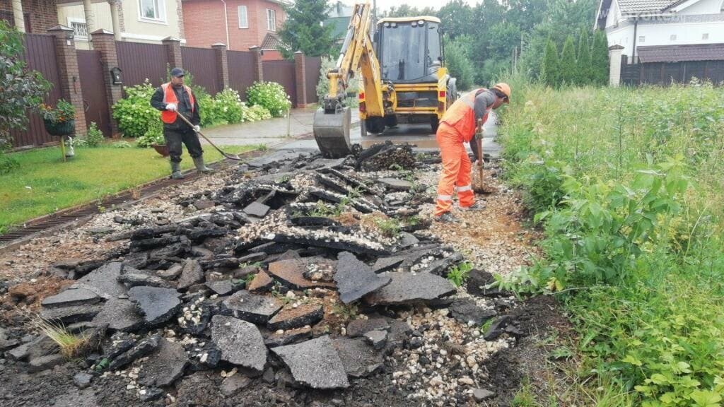 демонтаж асфальта, асфальтная крошка на дороге, асфальт, укладка асфальтовой крошки, укладка асфальтной крошки