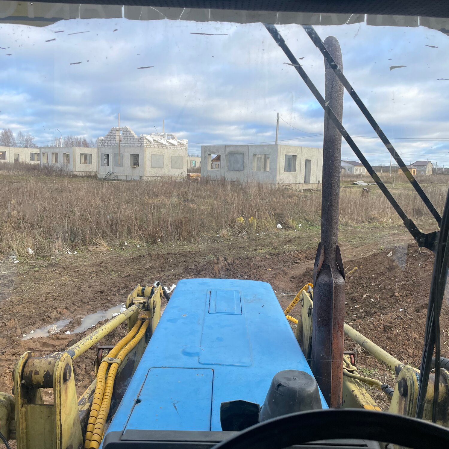 планировка участка трактором, трактор, расчистка участка, стройка, участка