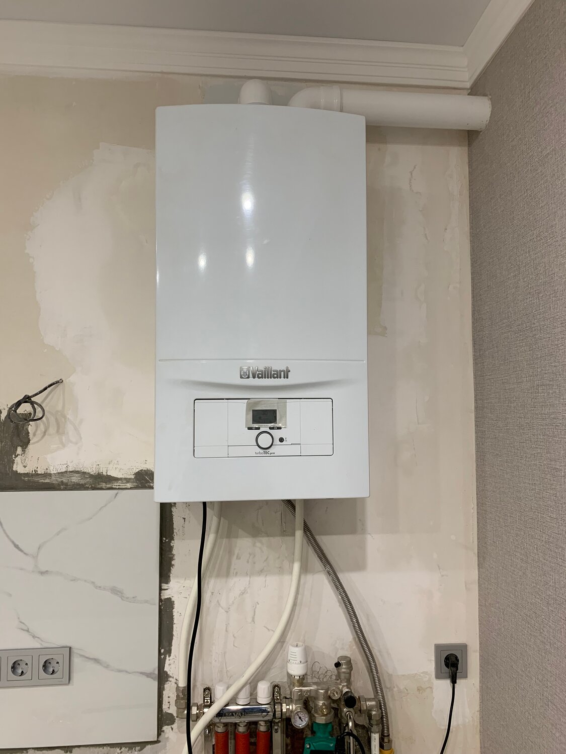 vaillant газовый котел, газовый настенный двухконтурный котел vaillant, двухконтурный газовый котел, настенный газовый котел vaillant atmotec pro vuw, котел газовый настенный vaillant turbotec pro vuw