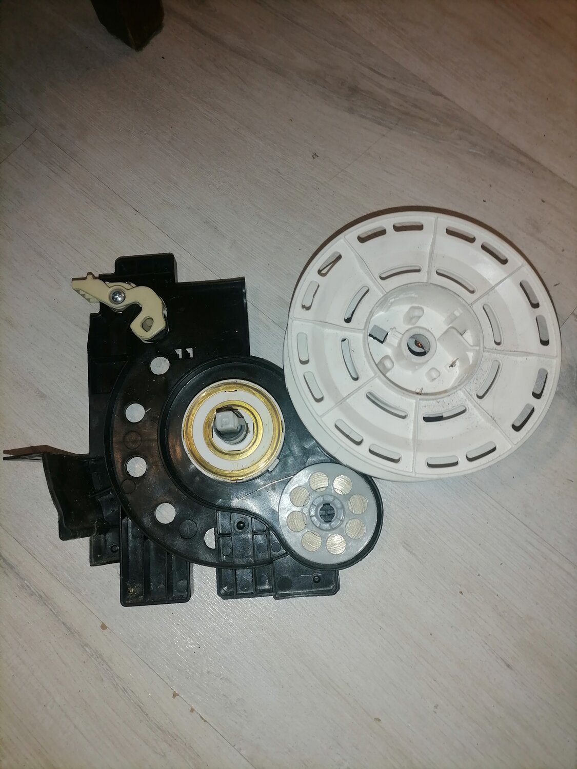 механизм смотки шнура пылесоса, катушка намотки для пылесоса электролюкс, механизм смотки шнура пылесоса bosch, катушка смотки шнура пылесоса филипс fs9170, механизм для сматывания провода пылесоса bork v 702