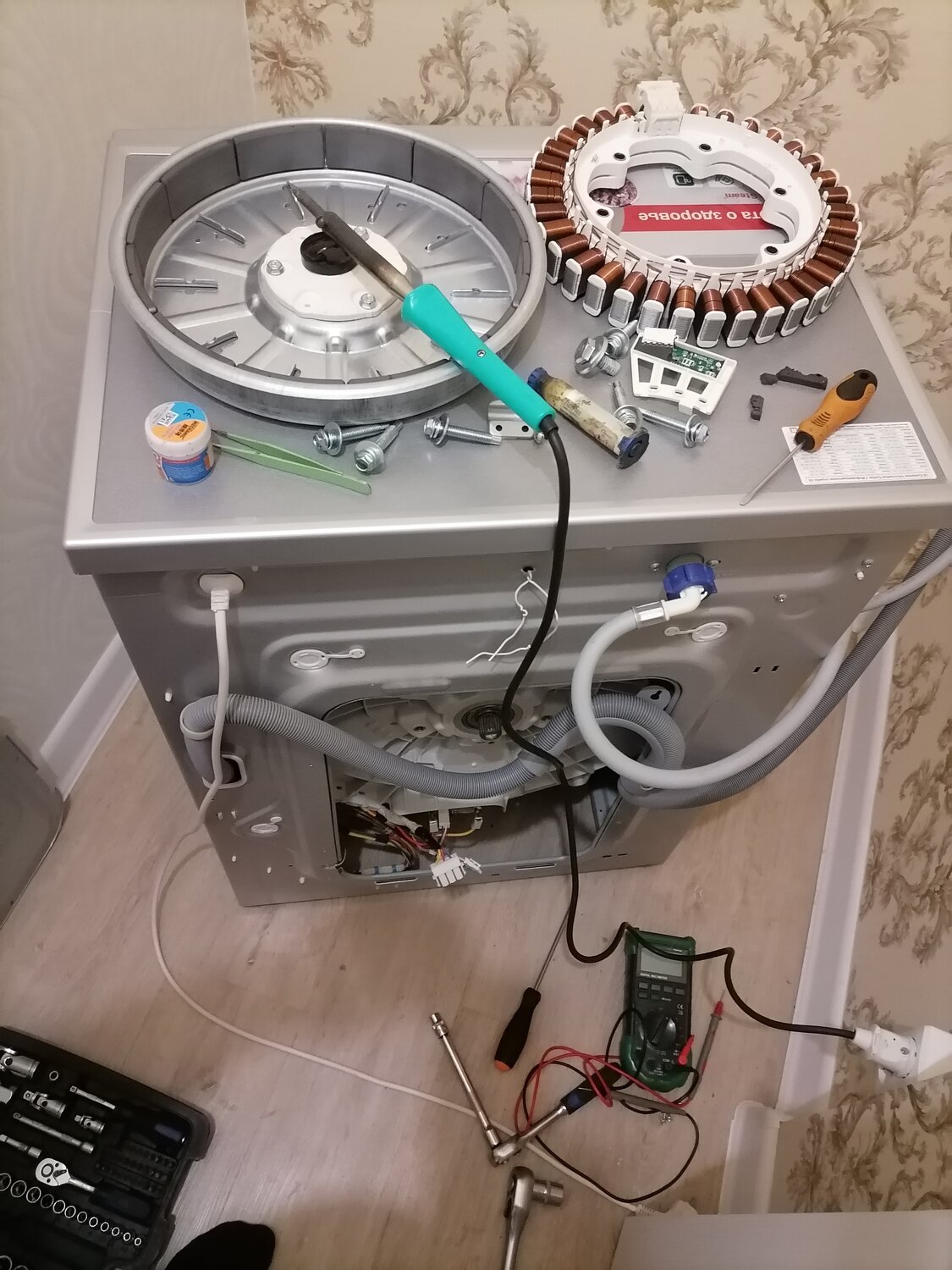 разбор стиральной машины, разобранная стиральная машина, подшипники для стиральной машины lg с прямым приводом, ремонт стиральной машины, замена подшипника на стиральной машине