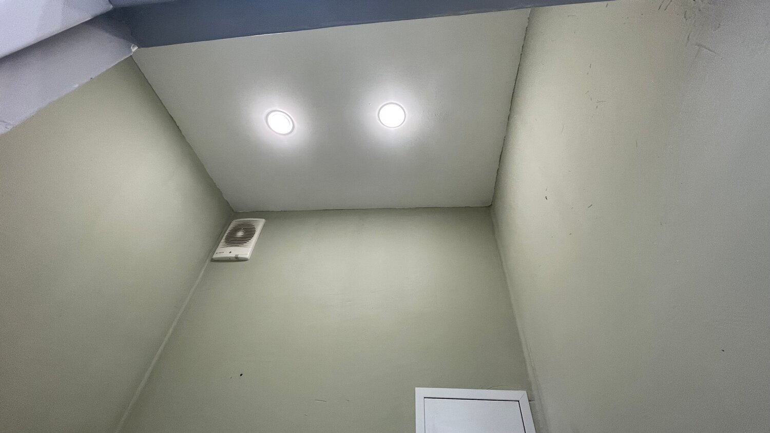 помещение, квартир, натяжного потолка, интерьер комнаты, потолок натяжной потолок