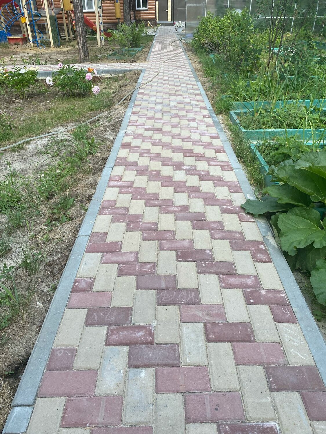 тротуарная плитка брусчатка, тротуарная плитка, укладка тротуарной плитки, брусчатка во двор, выкладка брусчатки
