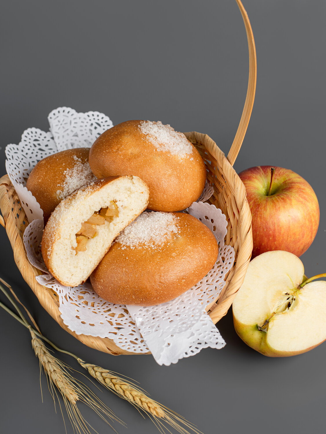 пирожки с яблоками, выпечка с яблоками, выпечка, булочка с яблоком, пироги с яблоками
