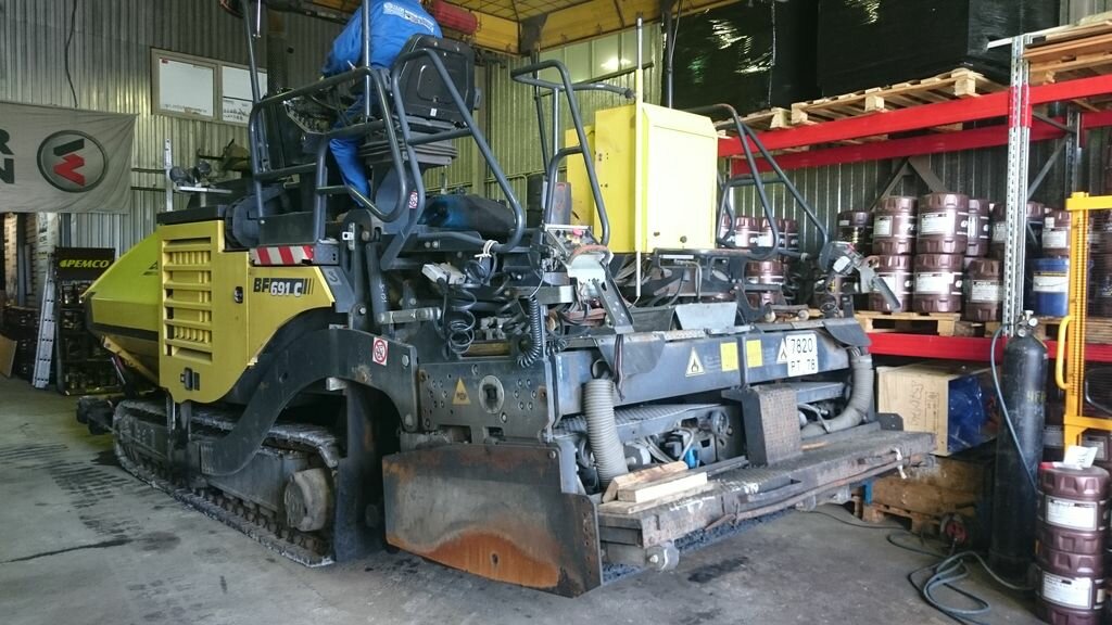 асфальтоукладчик abg 325, колесный асфальтоукладчик bomag bf 800 prima, асфальтоукладчик niigata, асфальтоукладчик, асфальтоукладчик demag df40c