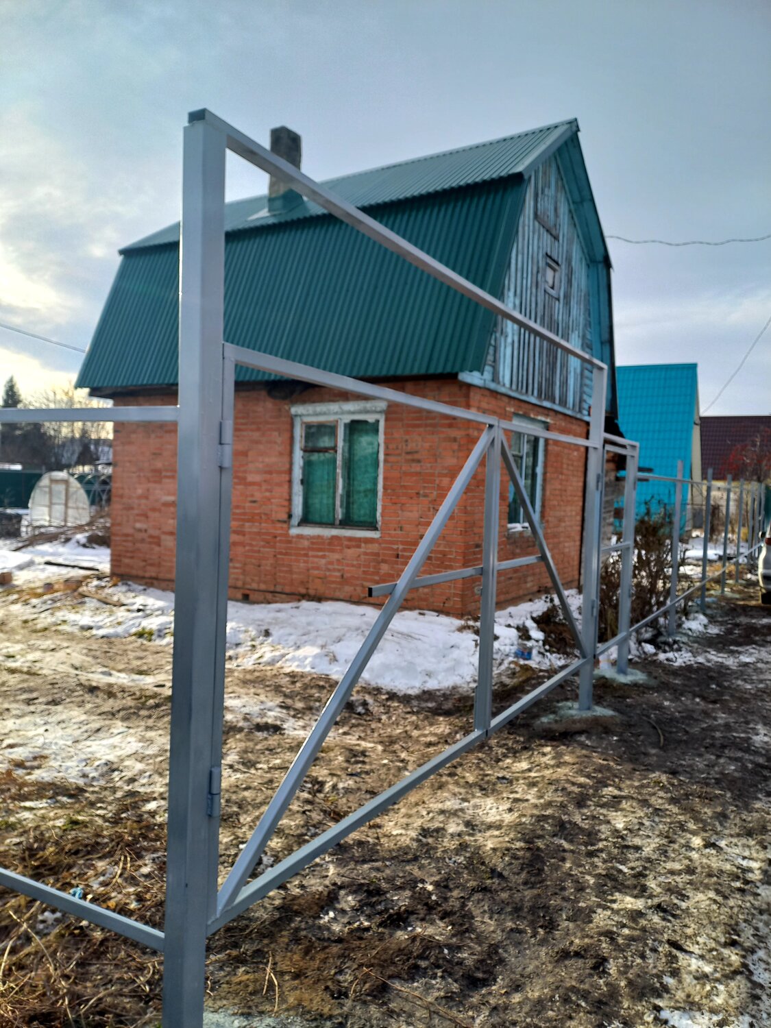 каркас забора, на даче, дом дача, дача коттедж, участок с домом