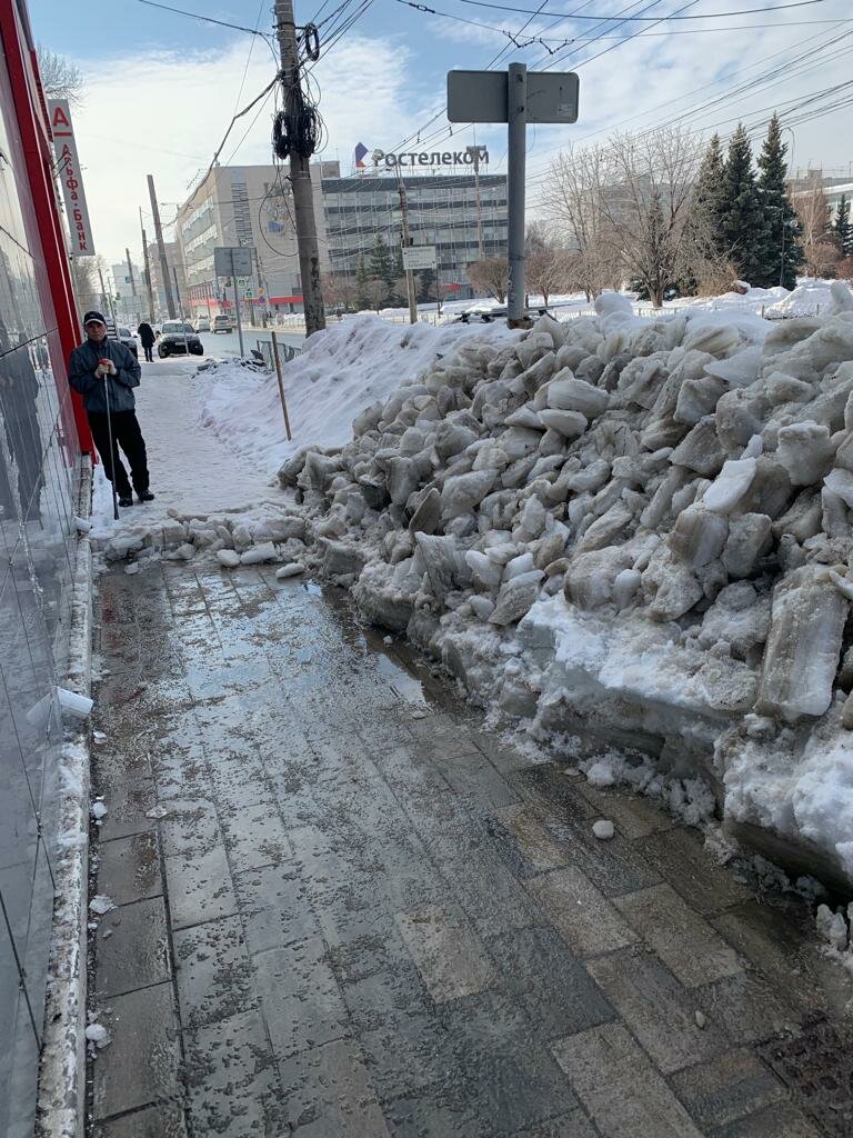 снег, уборка снега, двор, куча снега, завалило снегом