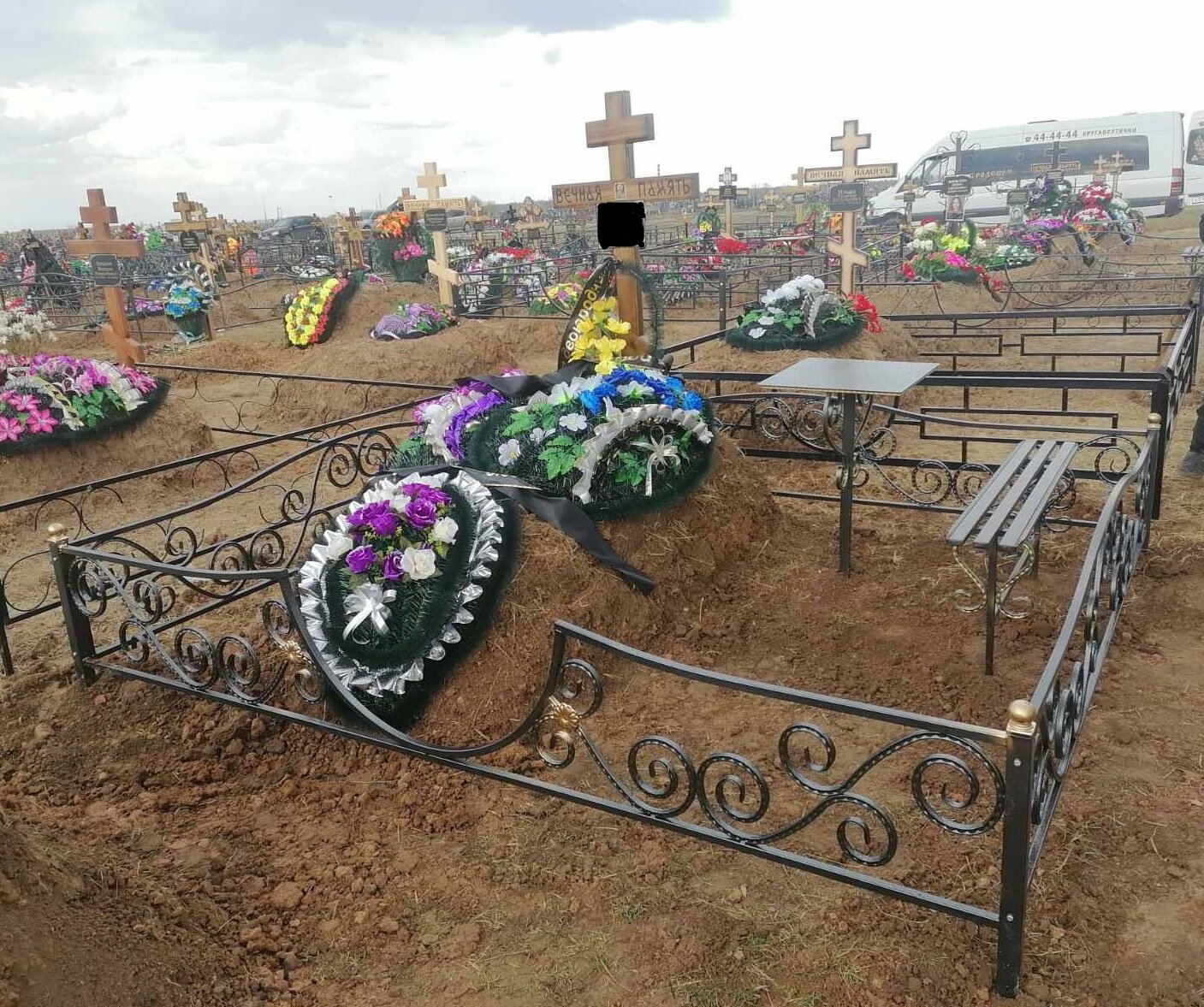 ященко алексей михайлович северное кладбище, свежая могила, кладбище, северное кладбище, оградка на кладбище лоза