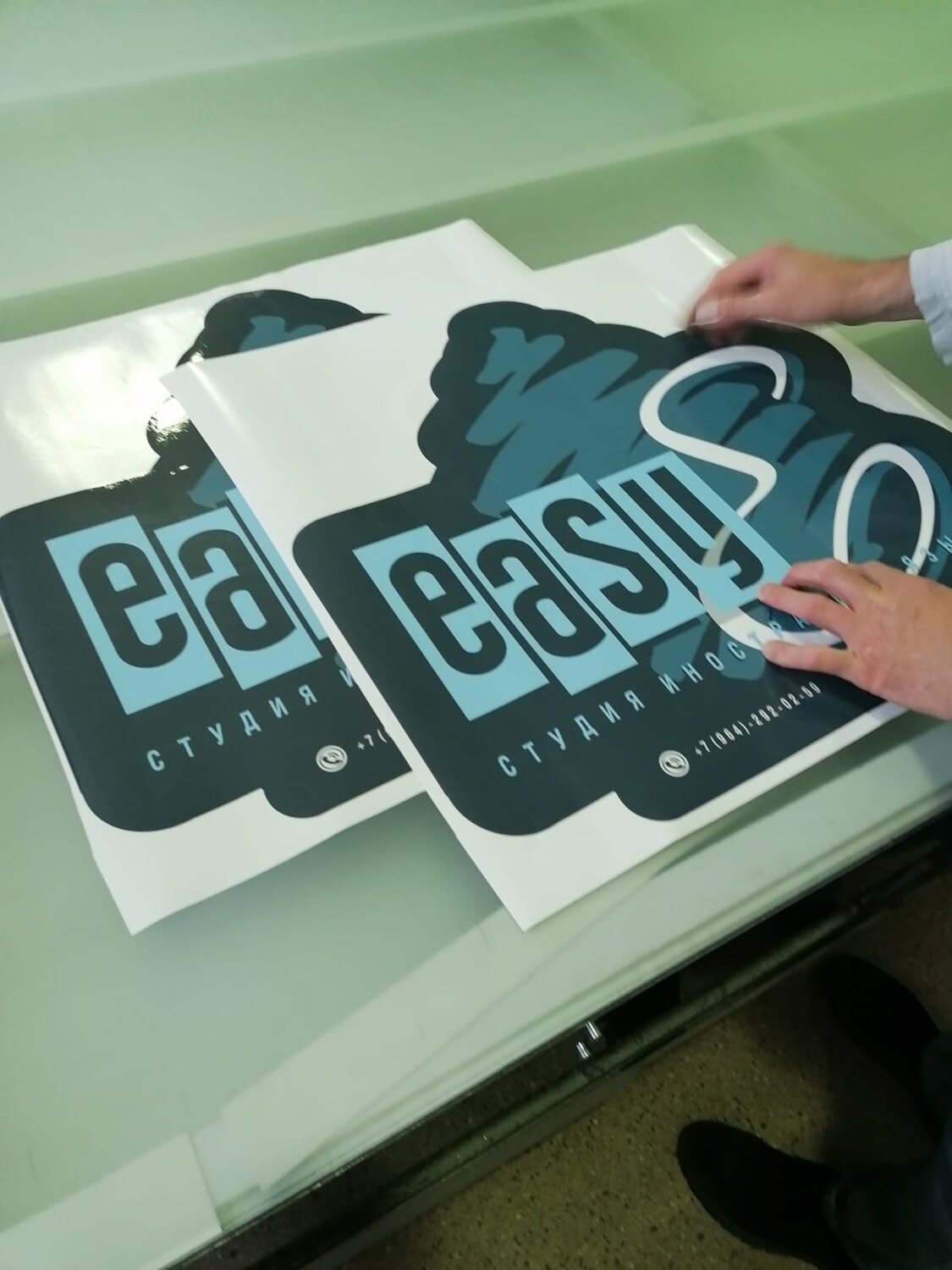 плоттерная резка, наклейки, логотип, логотип на футболку, печать на футболках