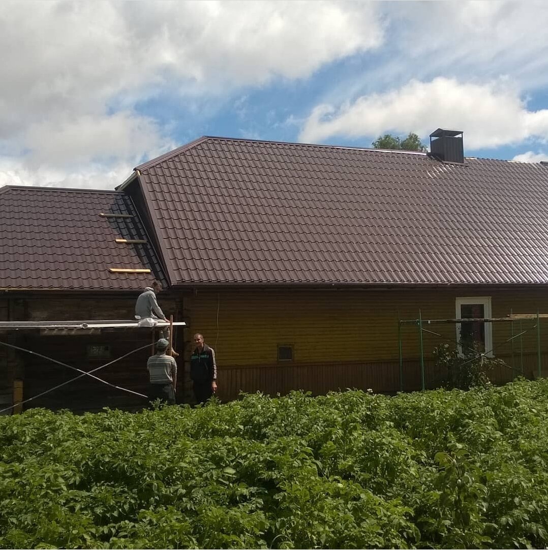 Монтаж кровли из металлочерепицы