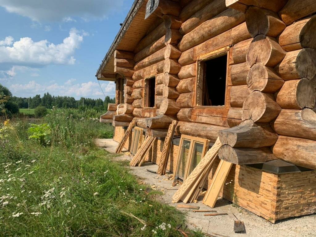 бревно ручной рубки, дом канадская рубка, сруб дома из бревна, сруб дома, сруб