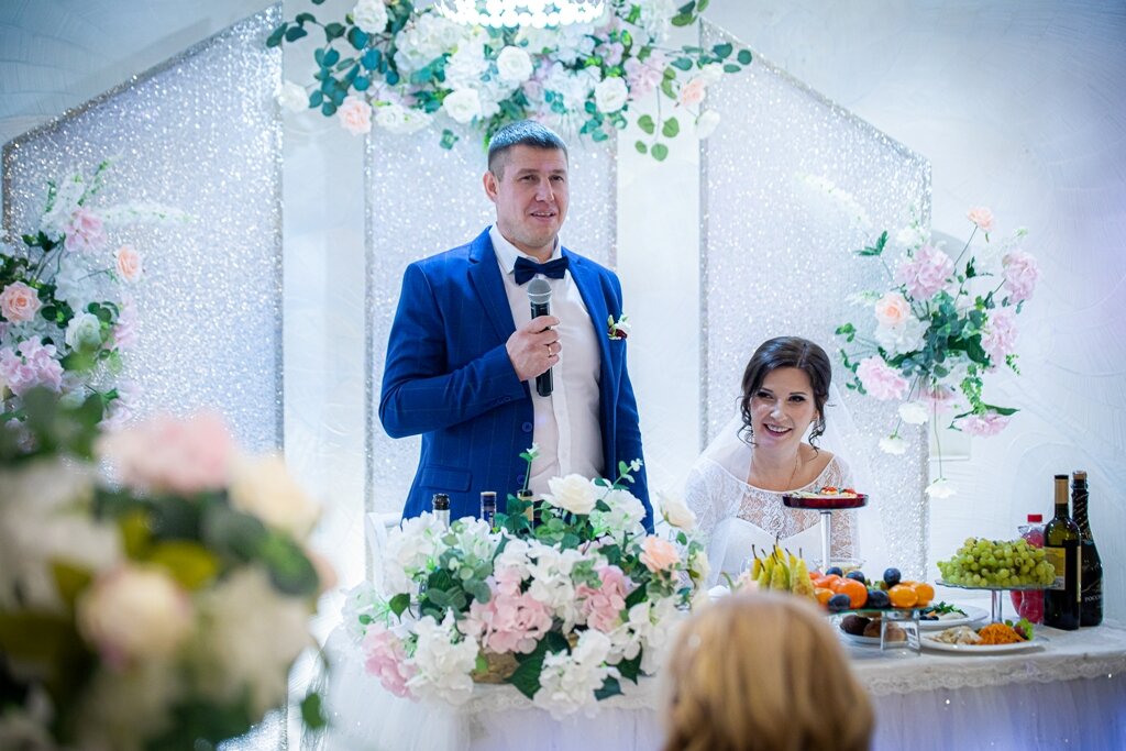 свадебный ведущий, на свадьбе, зал свадебный, свадьба банкет, банкетный зал свадебный