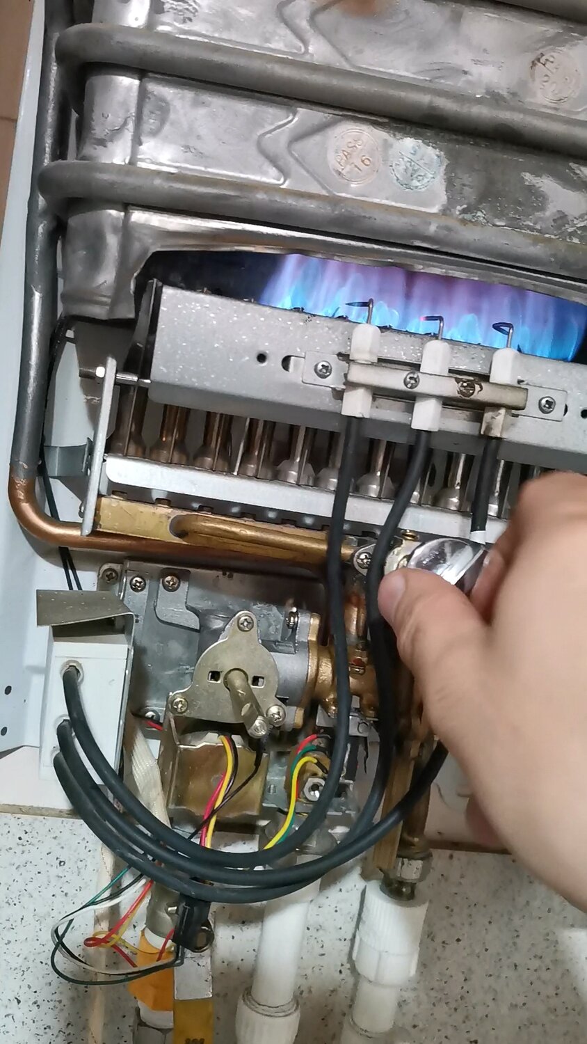 газовая колонка, газовая колонка нева 4510, газовая колонка нева 4510т не зажигается, газовая колонка нева, газовая колонка замнусг