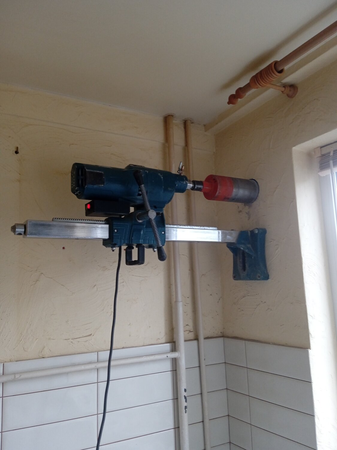 алмазное сверление, перфоратор для алмазного сверления, сверление, монтаж, сверление отверстий в бетоне