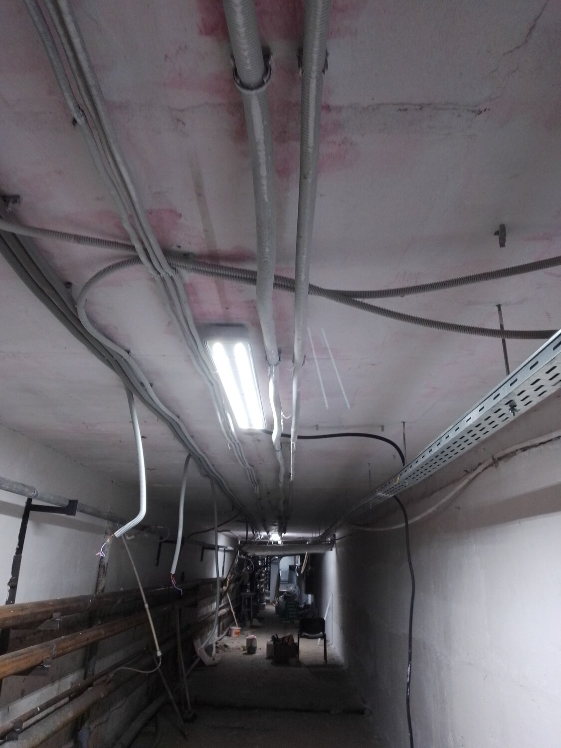 монтаж кабеля, монтаж вентиляции, прокладка электропроводки в подвале, проводка в панельном доме, электромонтажные работы