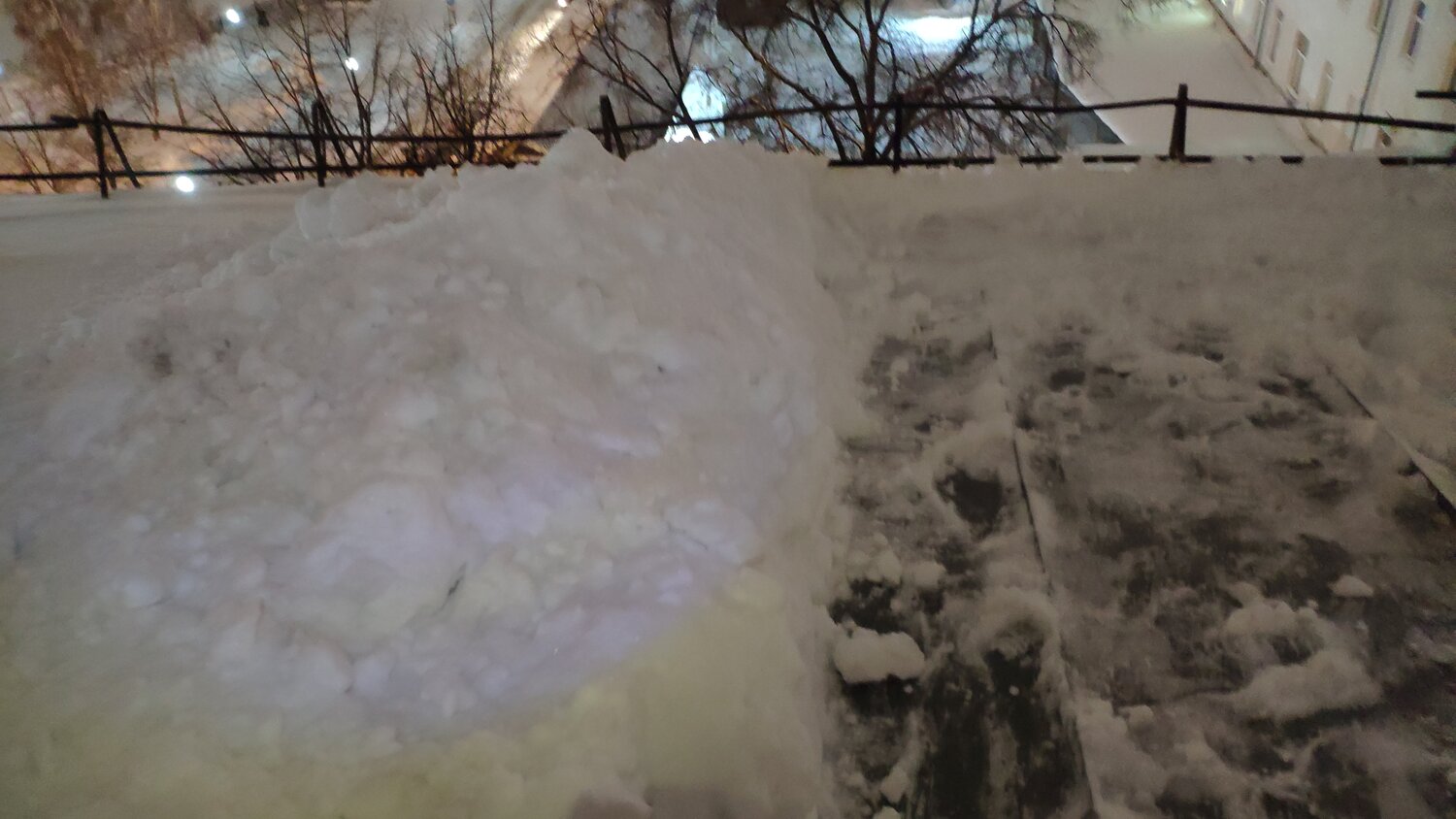 снег, много снега, снег во дворе, зима снег, снег снег