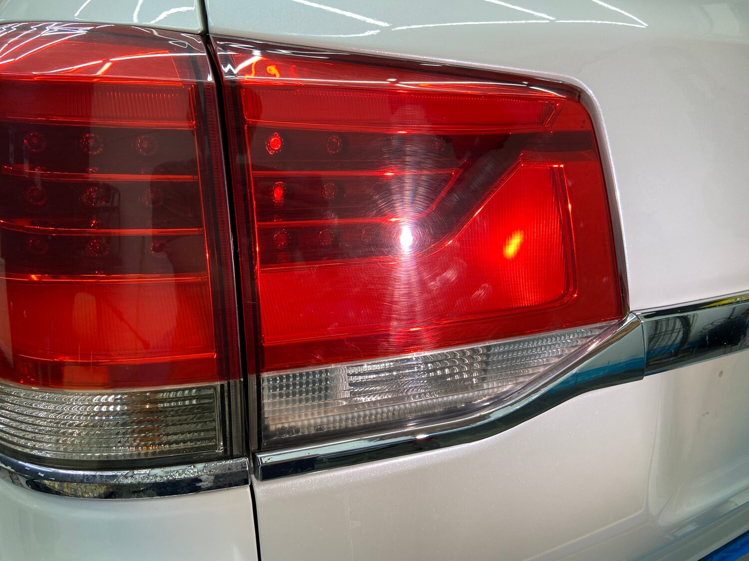 задние фонари toyota lc 200, toyota land cruiser 200 задние фонари, хром накладки задних фонарей тойота 200 2008, хром заднего фонаря lc200, задние фонари lc200