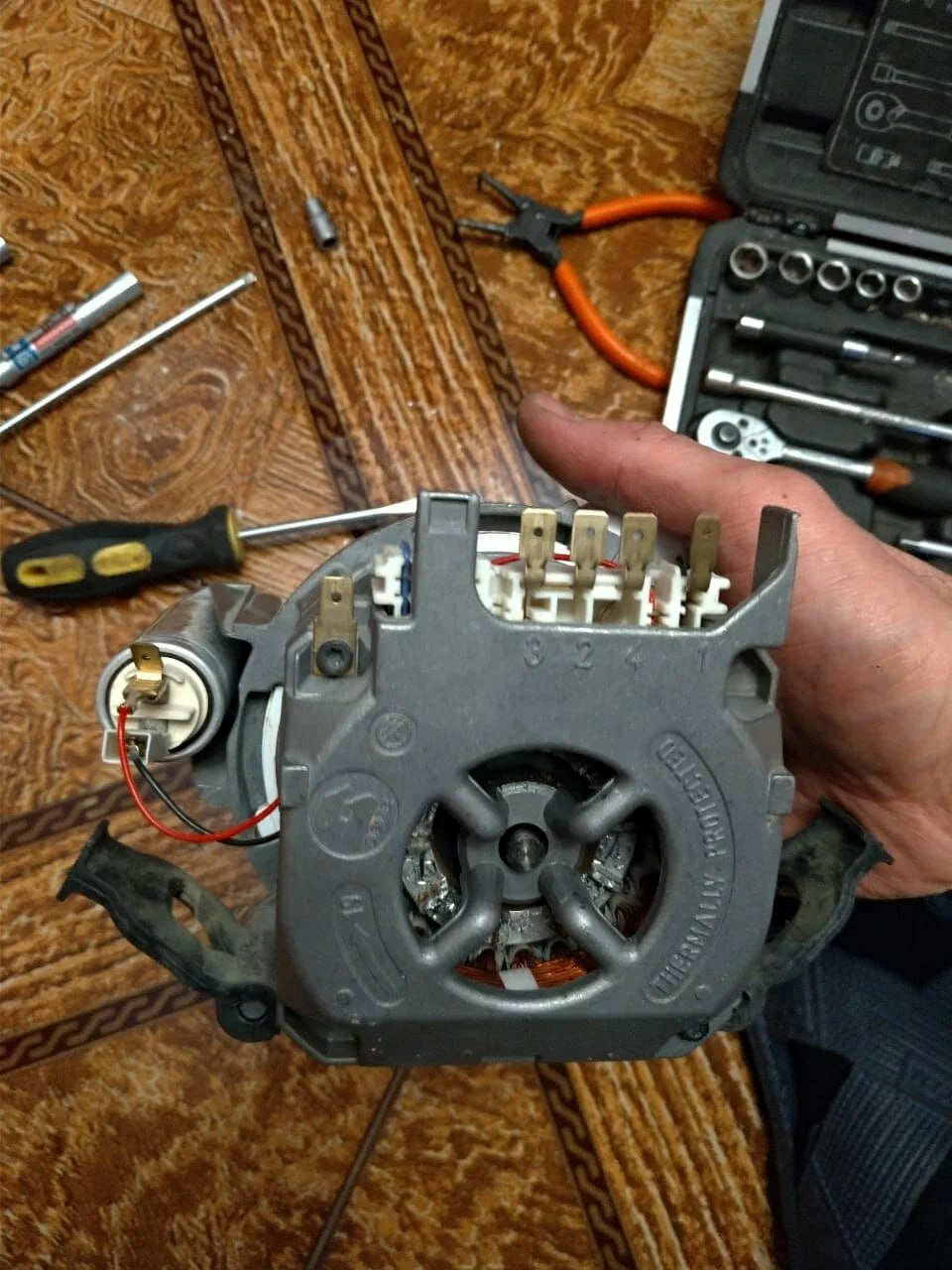циркуляционный насос 267773 пмм bosch/siemens, генератор ваз, 5600 053016 циркуляционный насос bosch, регулятор напряжения генератора, генератор приора