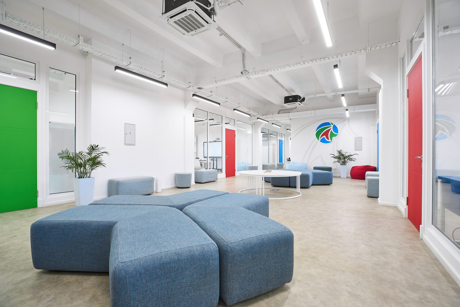 офис гугл, интерьер офиса, офис, современный дизайн офиса, интерьер банка