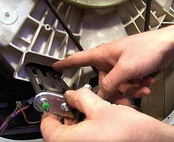 замена тэна в стиральной машине, снятие мотора стиральной машинки бош макс 5, снять тен нагревательный, машинка самсунг, тэн в стиральной машине, стиральная машина indesit 5085 замена щёток электродвигателя