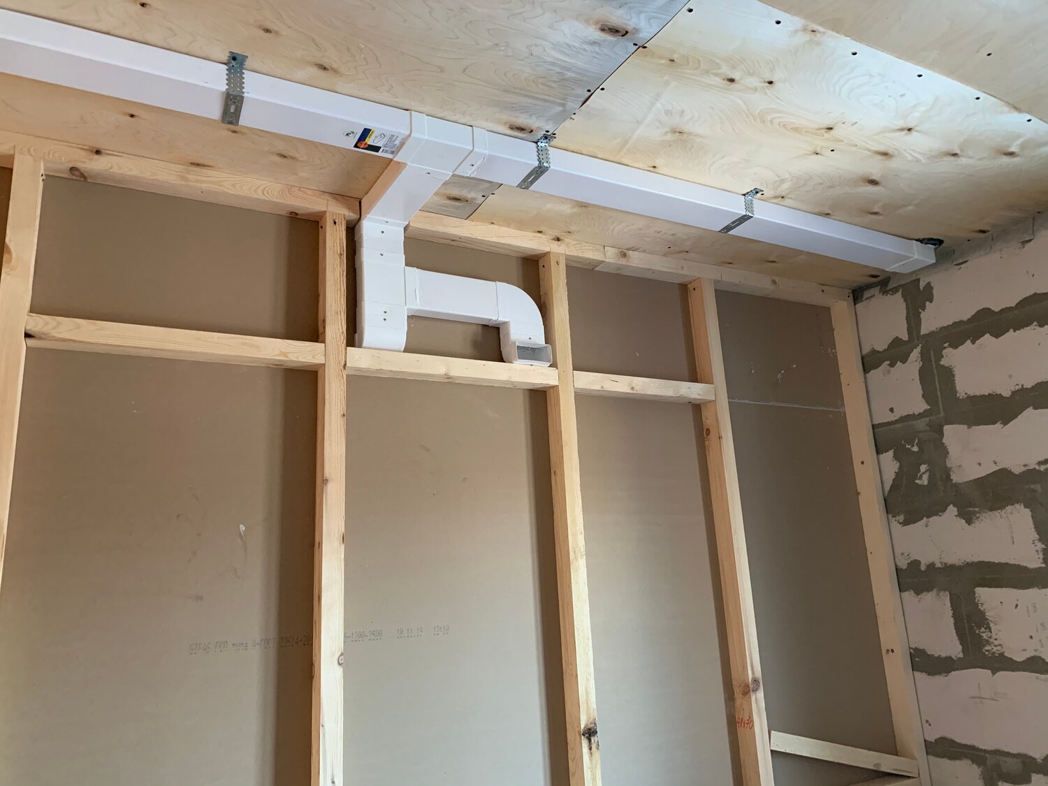 гипсокартон на потолке, монтаж гипсокартона, монтаж потолка из гипсокартона, короб из гипсокартона на потолке, откосы к гипсокартону на потолке