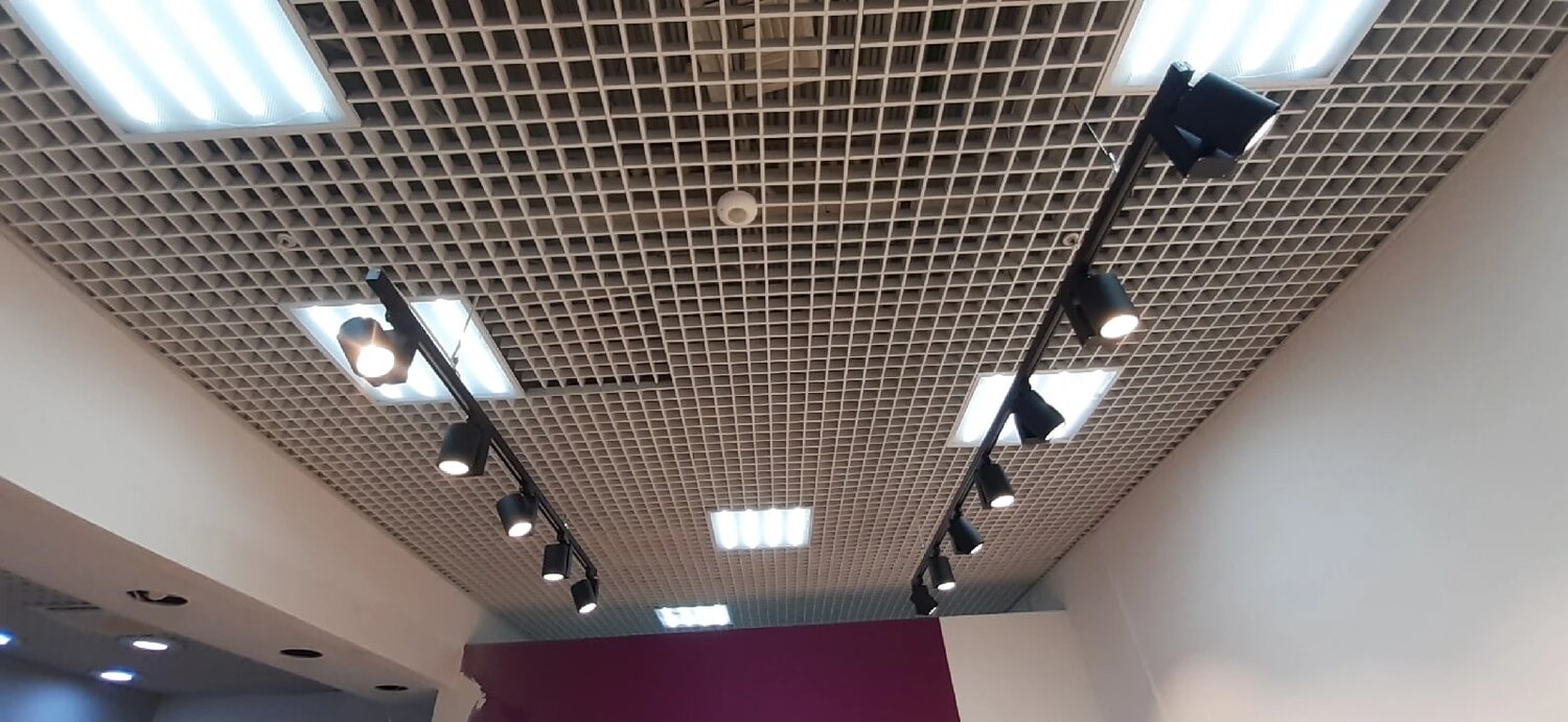 потолок грильято, грильято подвесной потолок, монтаж потолка грильято, подвесной потолок грильято 100х100, грильято