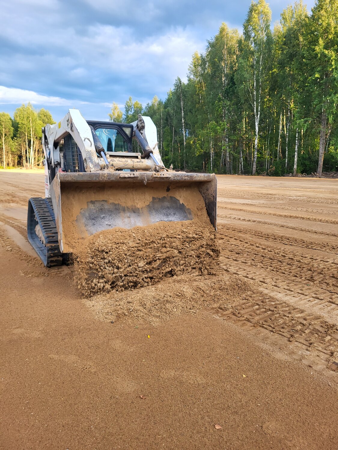 добыча песка, бульдозер john deere 850,к, земляные работы, песок, трактор для разравнивания участка
