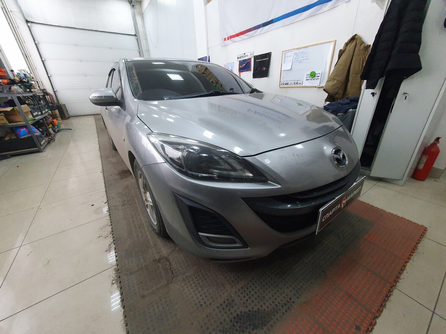 Установка динамиков в двери Mazda Axella 2009
