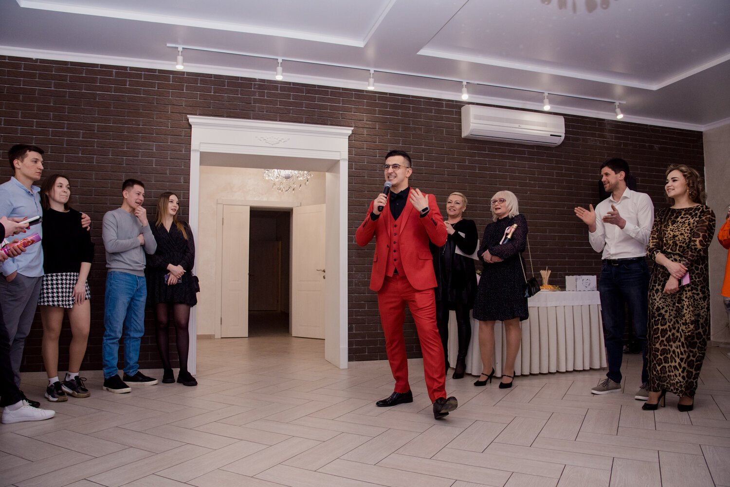 ведущий на свадьбу, канадский смокинг мужской, мужчина, тамада, свадебный ведущий