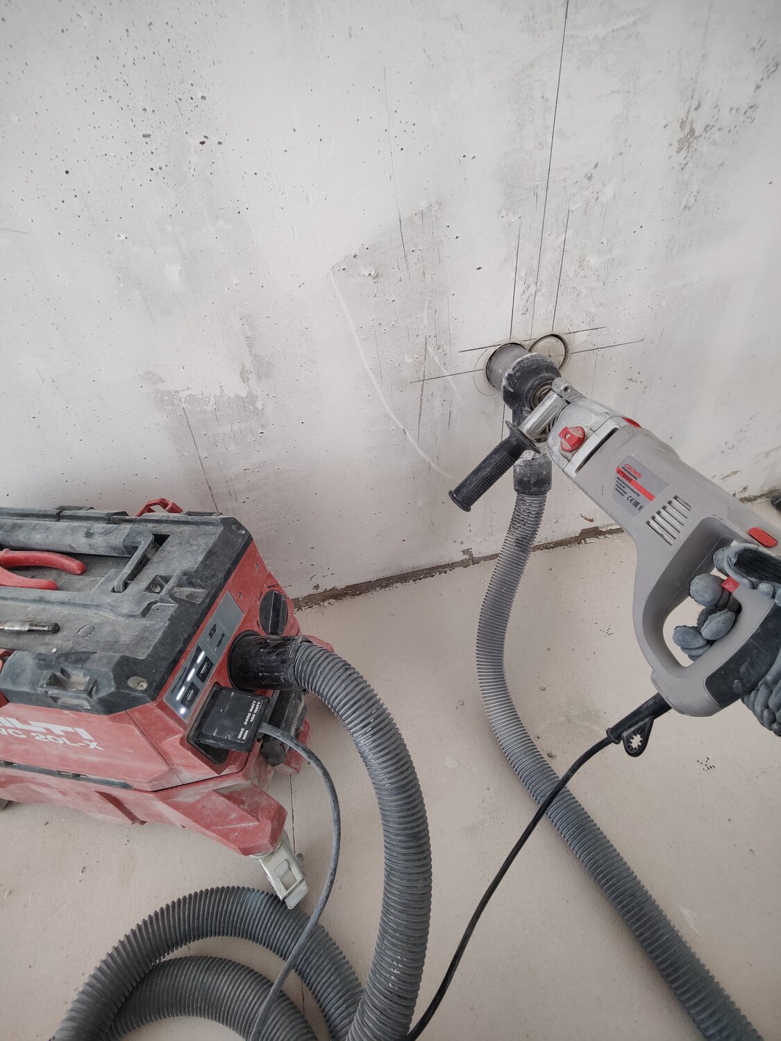 штробление, штроба, штробление стен, штроборез из циркулярной пилы по бетону, штроборез по бетону