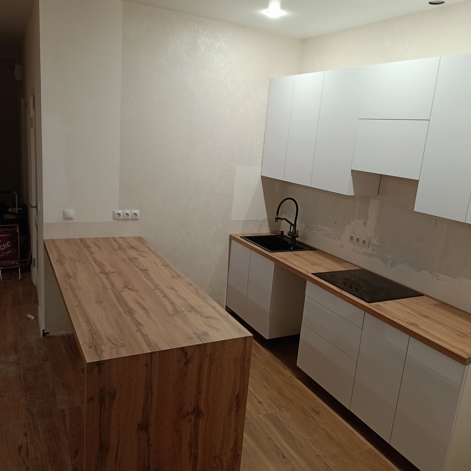 квартиры, интерьер, столешница дуб, стильные современные кухни, современные кухни