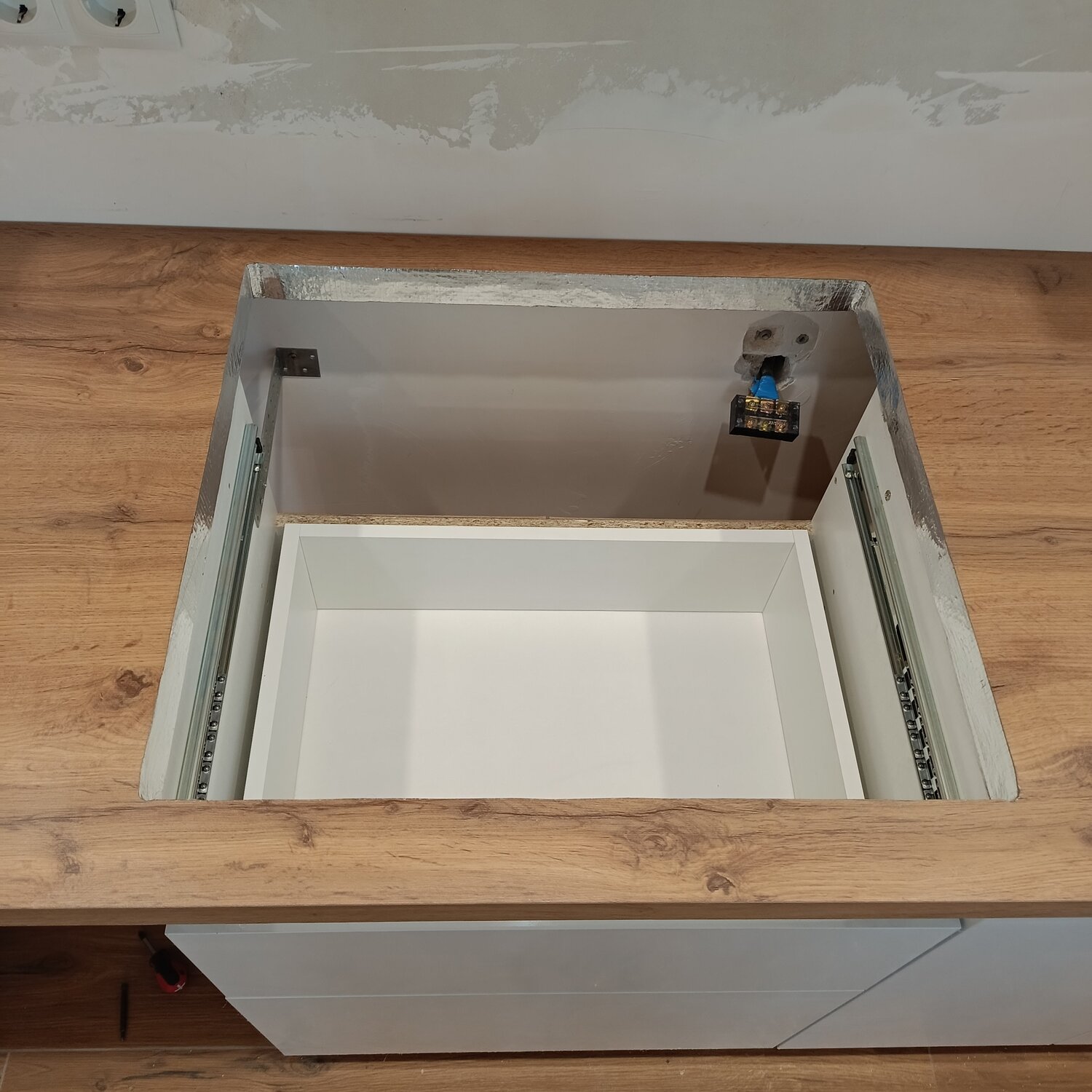 мебель для кухни, мебель, варочная панель в столешнице, кухонная столешница, кухонные ящики