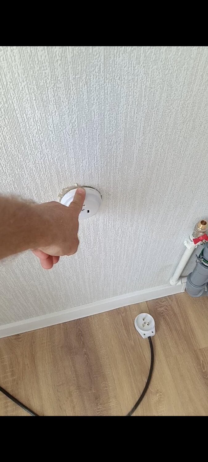 монтаж розетки, установка розетки, электрическая розетка, розетка в стене, розетки в квартире
