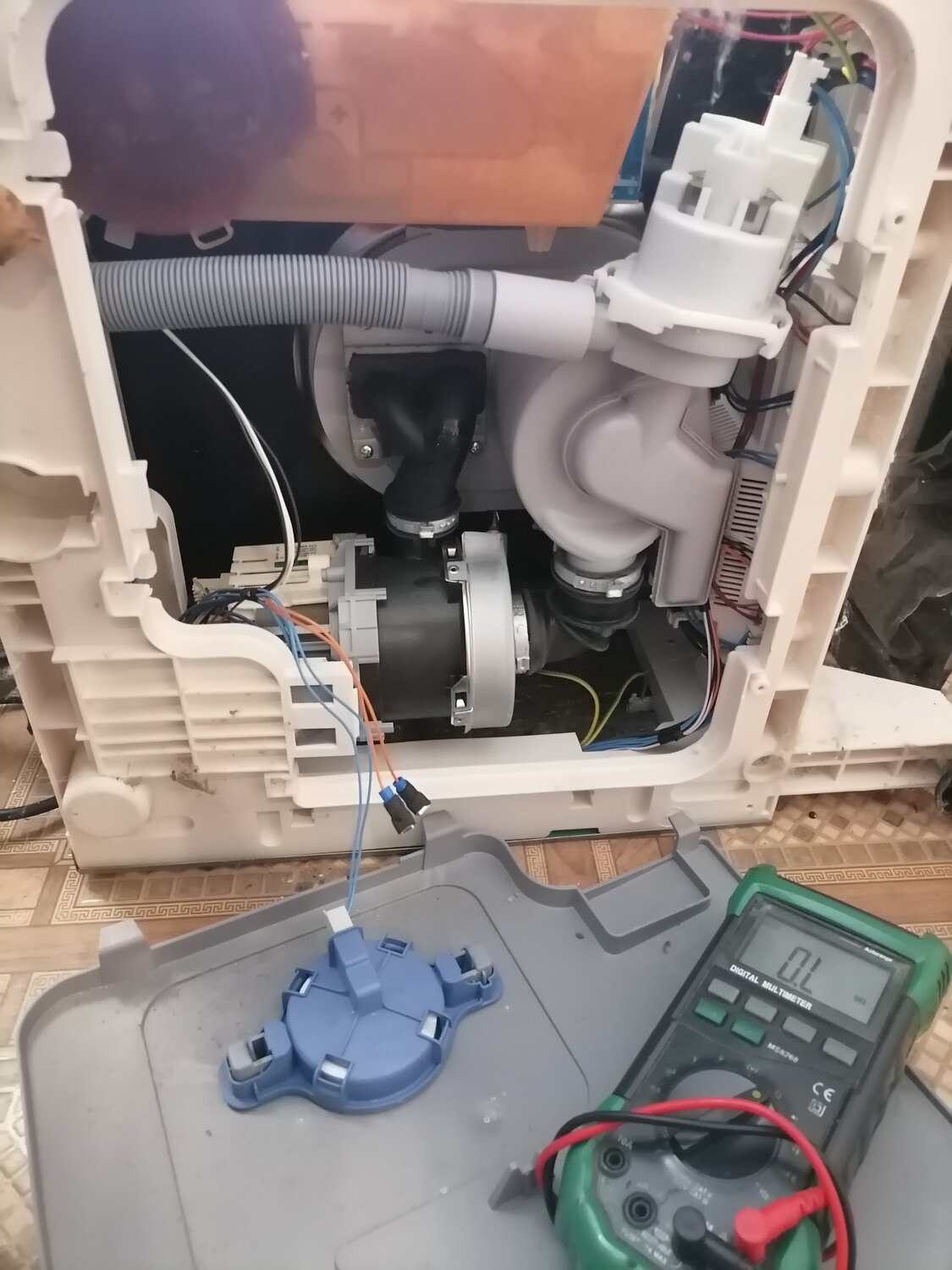 сливной насос посудомоечной машины bosch, сливной насос посудомоечной машины, сливной насос на стиральную машину, сливной насос для посудомоечной машины bosch smv53m10eu, где находится фильтр в посудомоечной машине