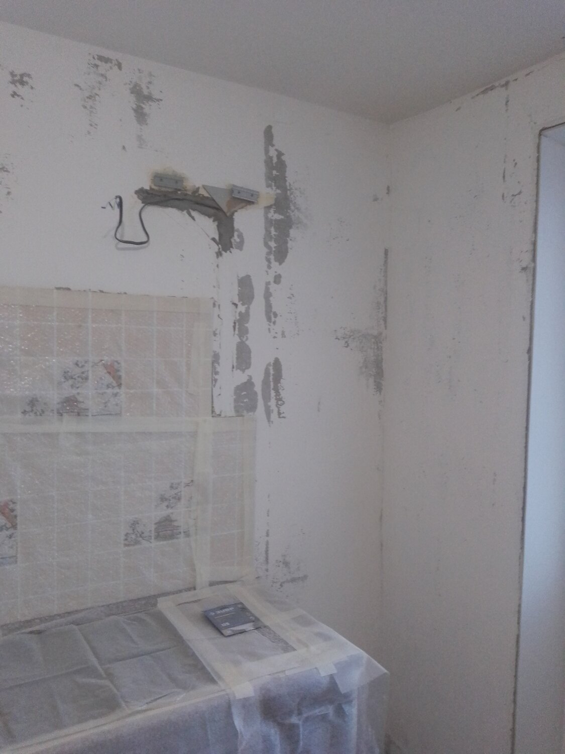 интерьер кухни, шпаклевка стен, в панельном доме, стена хрущевки, выровнять стены