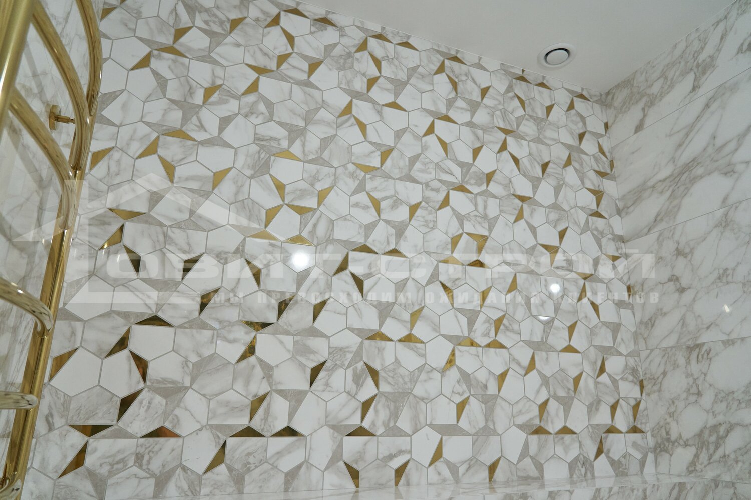 мозаика atlas concorde marvel edge gold hex gris-calacatta, перламутровая мозаика ромб, декор marble gold 60x30 см, настенная плитка, плитка марокканская мозаика белая