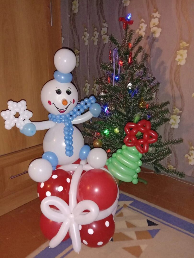 новогодние композиции из шаров, снеговик из шаров, новогодние фигурки из шаров, фигурки из шаров к новому году, снеговик из воздушных шаров