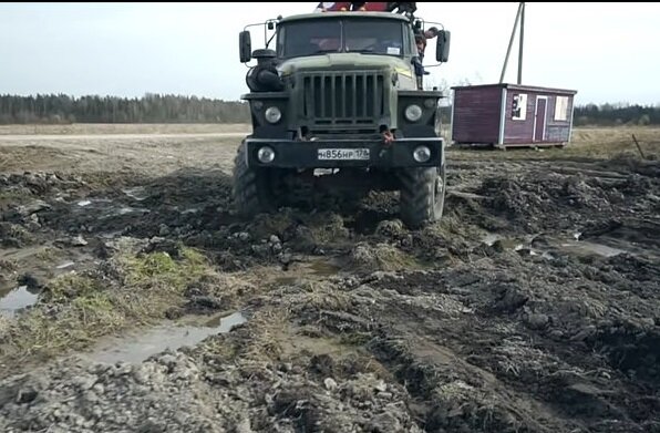 урал 4320 на бездорожье, урал 4320 в грязи, урал 4320 внедорожник, урал, урал 4320 лесовоз
