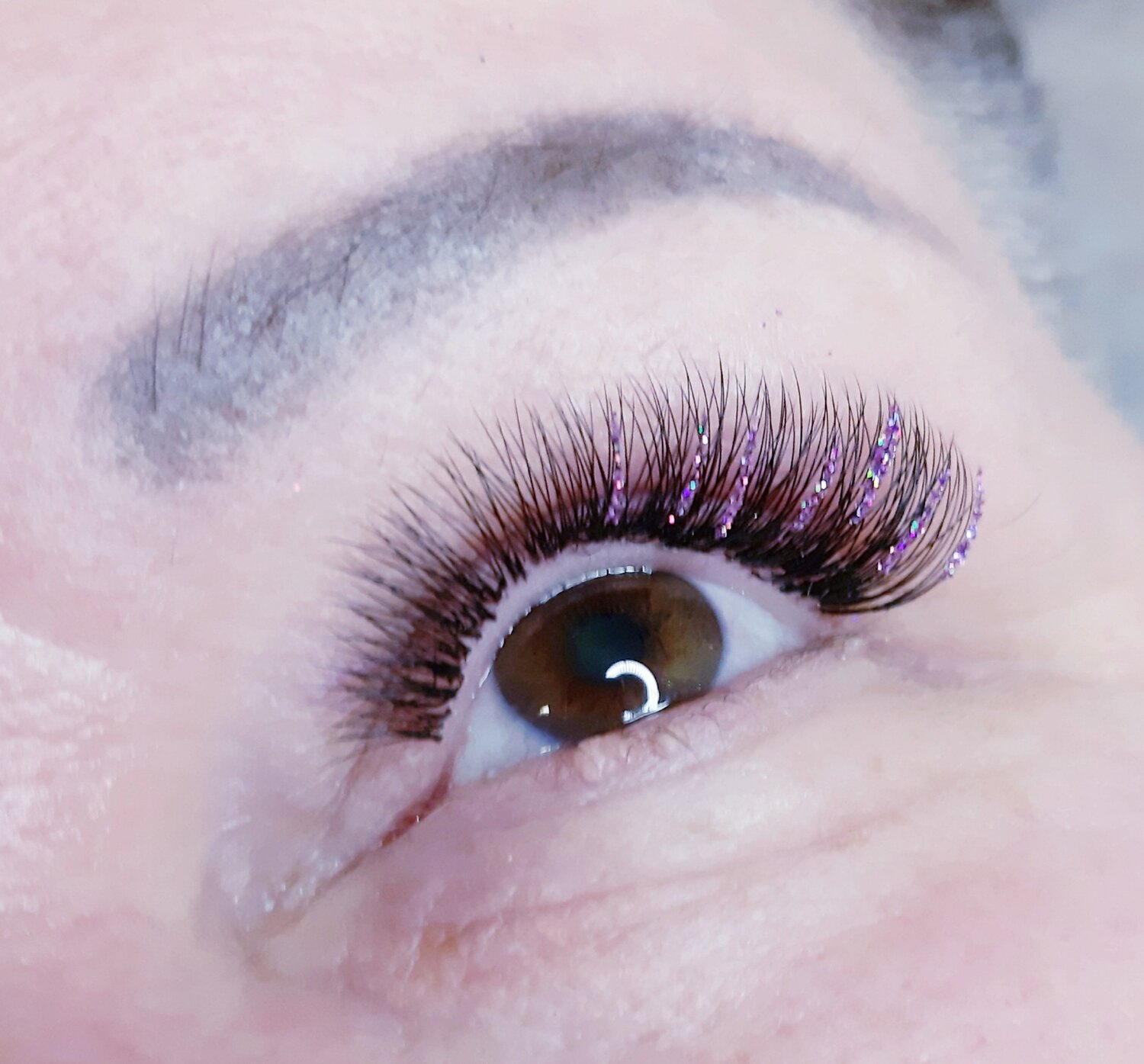 ресницы 3 д, цветное наращивание ресниц, наращивание ресниц, наращивание ресниц эффект теней, ресницы