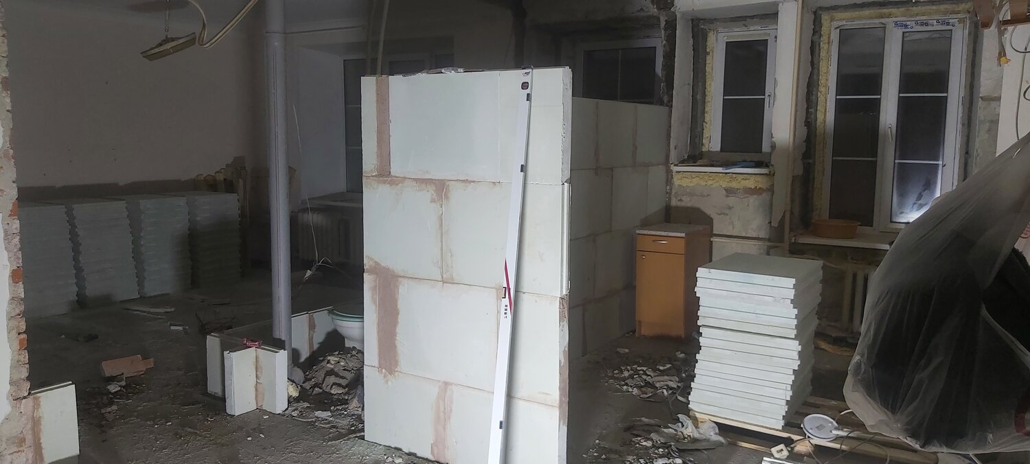 перегородка из пазогребневых плит, гипсобетонные перегородки, перегородки в строительстве бетонные из пазогребневых плит, гипсовые пазогребневые плиты, подложка под пазогребневые плиты