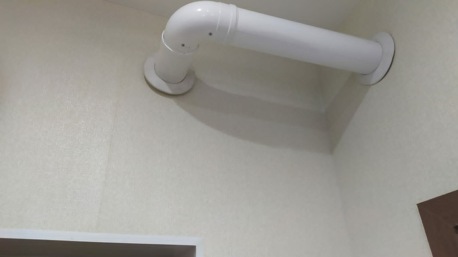 вентиляция для вытяжки, воздуховод для вытяжки, труба вытяжки, вентиляционные трубы, труба под вытяжку