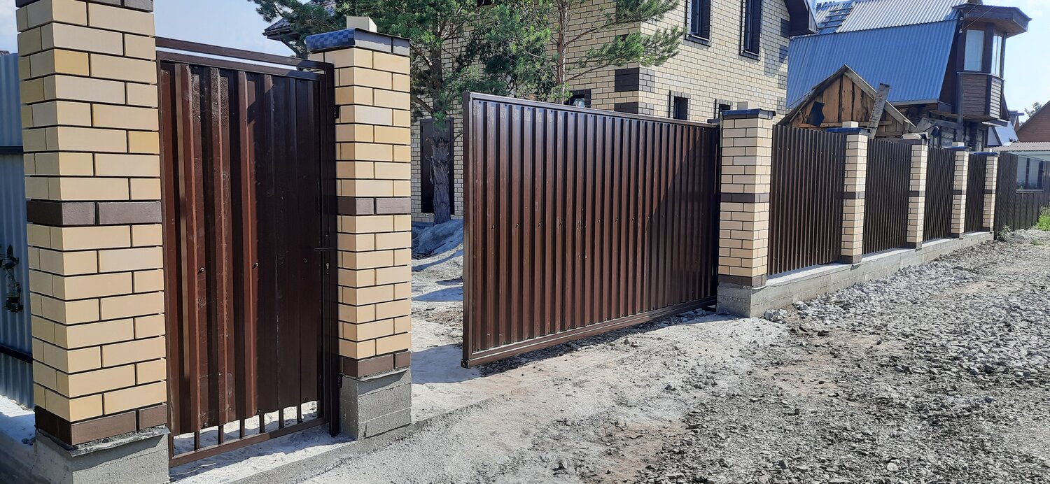 откатные ворота двойной штакетник, забор из евроштакетника а ворота из профлиста, откатные ворота серый штакетник, откатные ворота с евроштакетника, ворота и калитка из евроштакетника