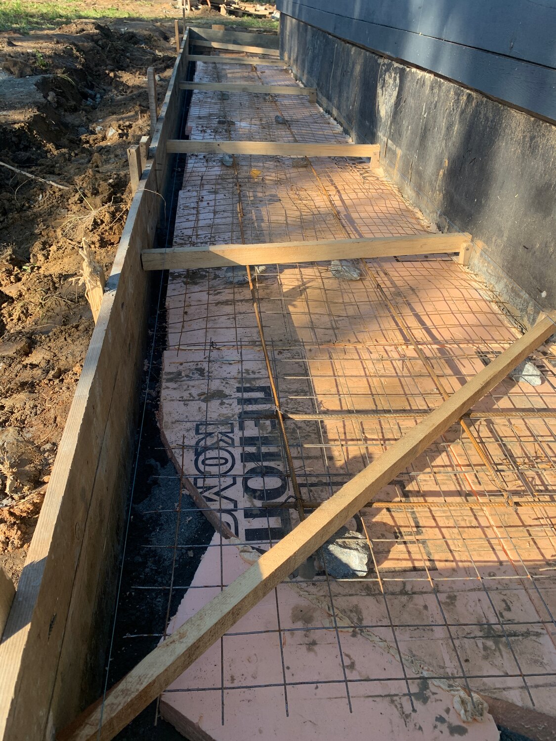 отмостка, отмостка дома, опалубка для отмостки, устройство отмостки, опалубка для отмостки вокруг дома