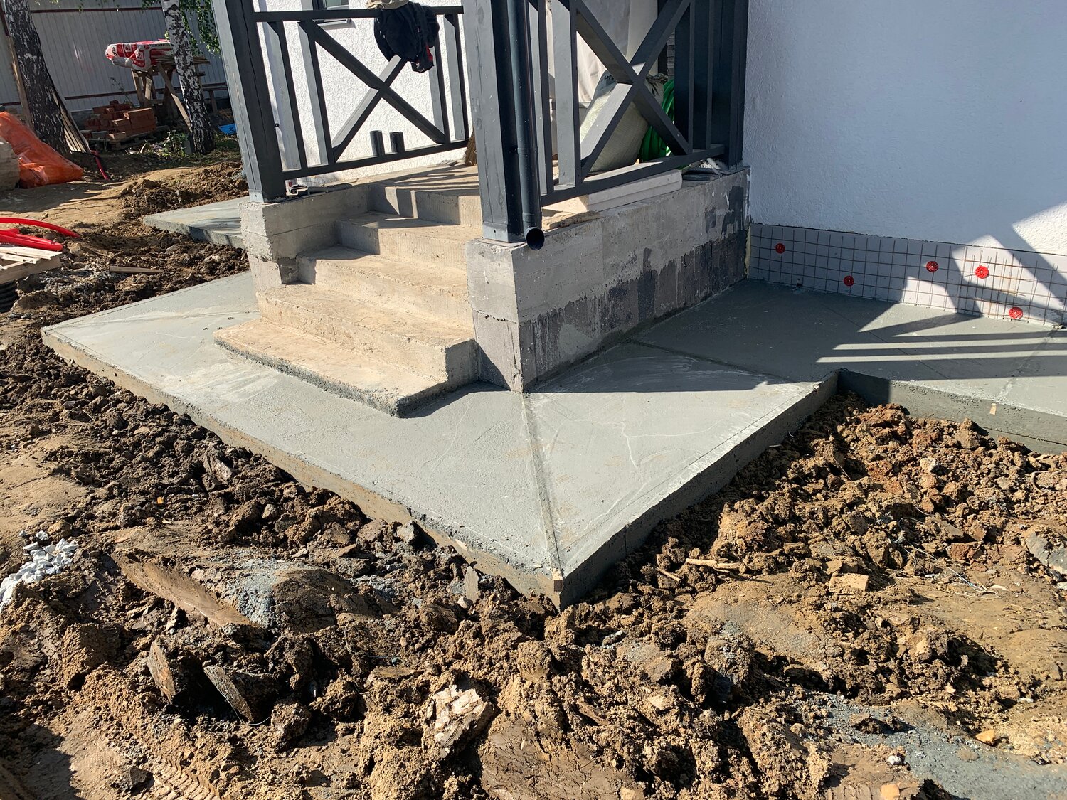 отмостка из бетона, отмостка в частном доме, отмостка вокруг дома своими руками из бетона, отмостка дома, отмостка вокруг дома